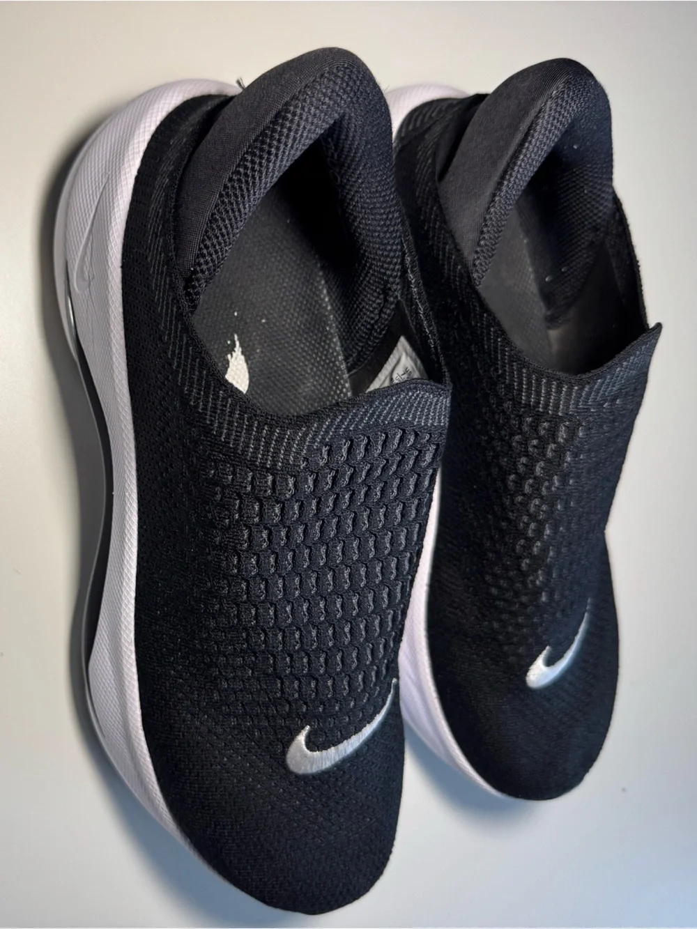 Nike Reina EasyOn Laceless Hands Free Flyknit Shoes Women’s size 7.5